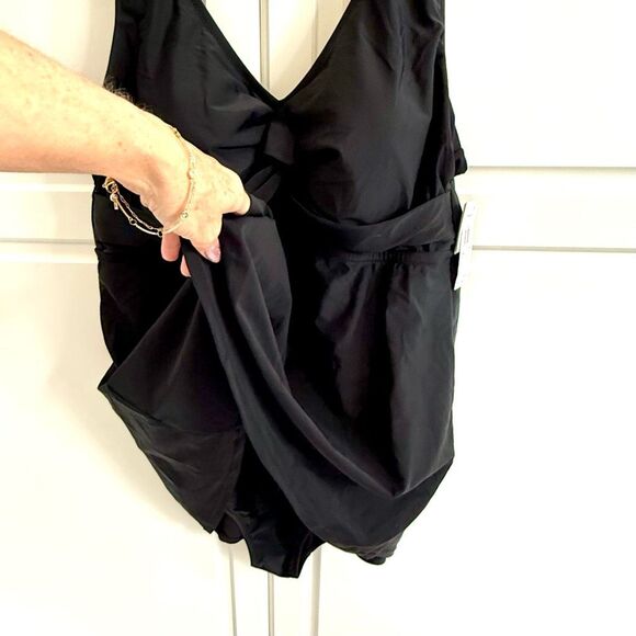 NWT Raisins Curve Trendy Plus Size Lucia Twist-Front Swimdress in black Size 22 - Picture 8 of 8